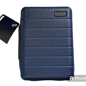 Away toiletry kit - NWT - United Polaris